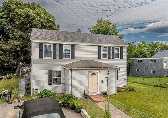 Photo 3 of Single family home for sale at 20 Boutelle St, Fitchburg, MA 01420 | MLS# 73570273 | Listing updated on 2026-09-18