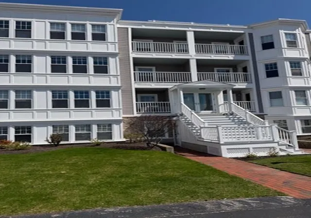 Homes for sale in Hull, MA | 15 Park Ave #107, Hull, MA 02045 | MLS# 73507426