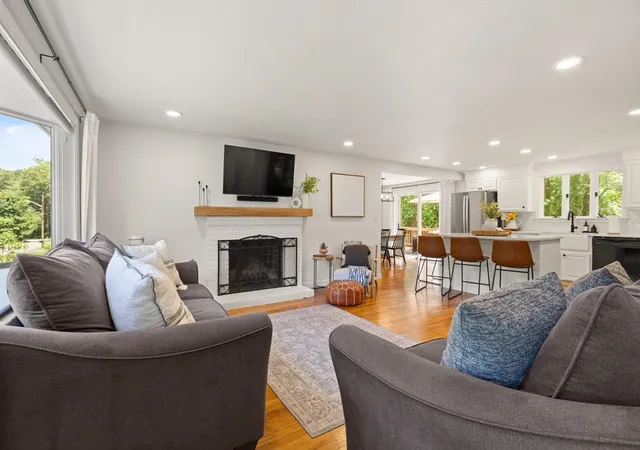 Homes for sale in Westford, MA | 10 Lucille Ave, Westford, MA 01886 | MLS# 73533486