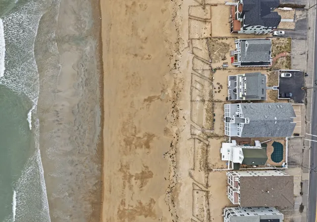 Homes for sale in Salisbury, MA | 178 N End Blvd, Salisbury, MA 01952 | Houzeo