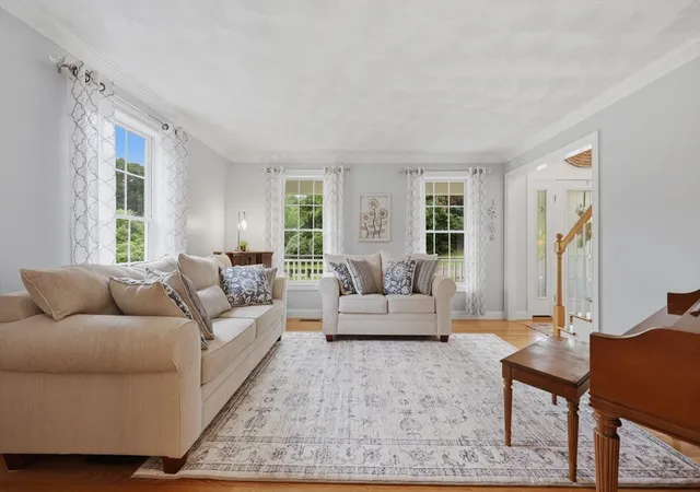 3rd image of 21 Olde Taverne Ln, Amesbury, MA 01913 | MLS# 73559176
