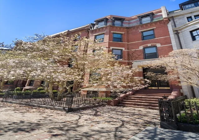 3rd image of 249 Commonwealth Ave, Boston, MA 02116 | MLS# 73489290
