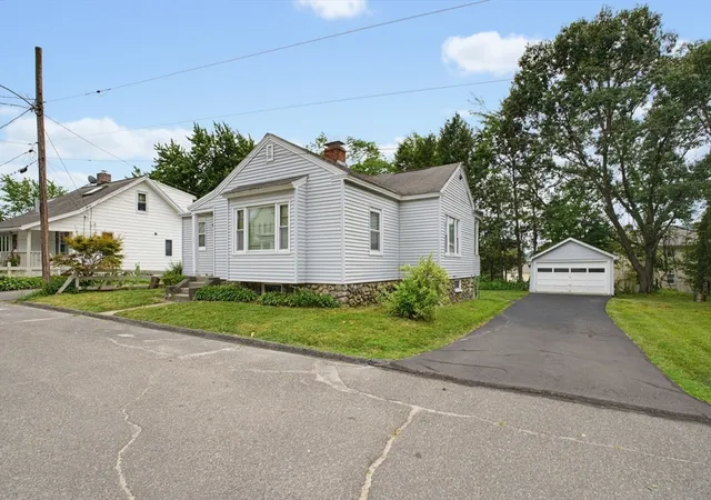 Photo 2 of Single family home for sale at 17 Reynolds St, Worcester, MA 01606 | MLS# 73551706 | Listing updated on 2026-09-11