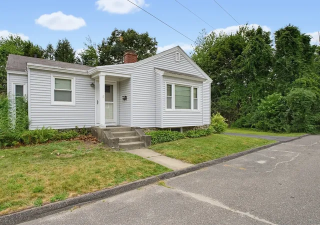 Photo 4 of Single family home for sale at 17 Reynolds St, Worcester, MA 01606 | MLS# 73551706 | Listing updated on 2026-09-11