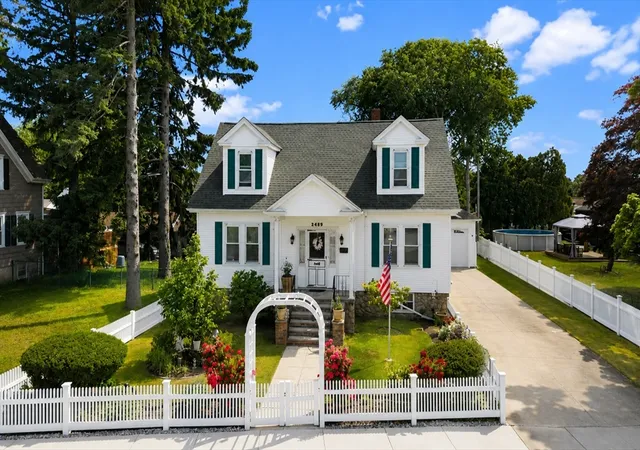 Homes for sale in New Bedford, MA | 2422 Acushnet Ave, New Bedford, MA 02745 | MLS# 73539640