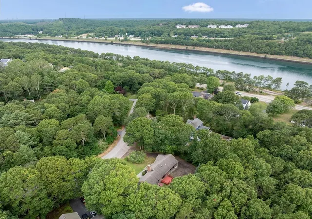 Photo 4 of Single family home for sale at 3 Autumn Way, Buzzards Bay, MA 02532 | MLS# 73558372 | Listing updated on 2026-09-28