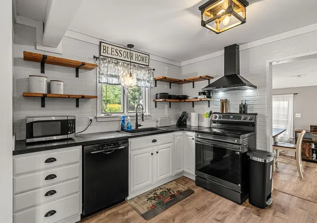 5th image of 22 Loring Rd, Methuen, MA 01844 | MLS# 73566758