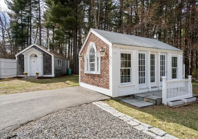 31st image of 85 Strawberry Hill St, Dover, MA 02030 | MLS# 73497167