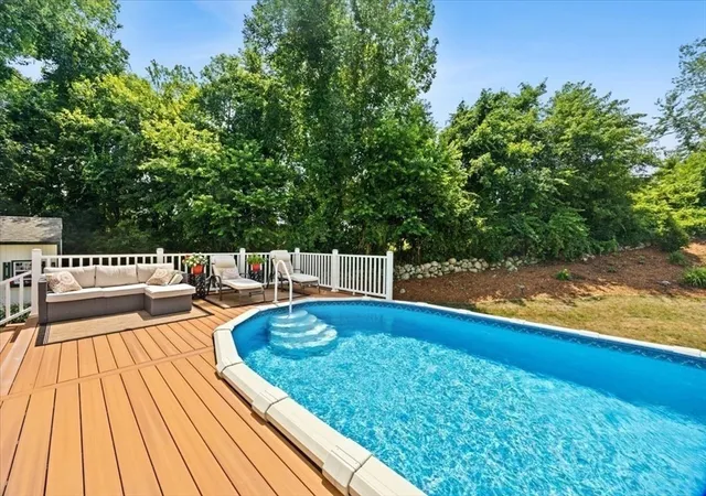 4th image of 112 Village Gate Dr, Bridgewater, MA 02324 | MLS# 73549569