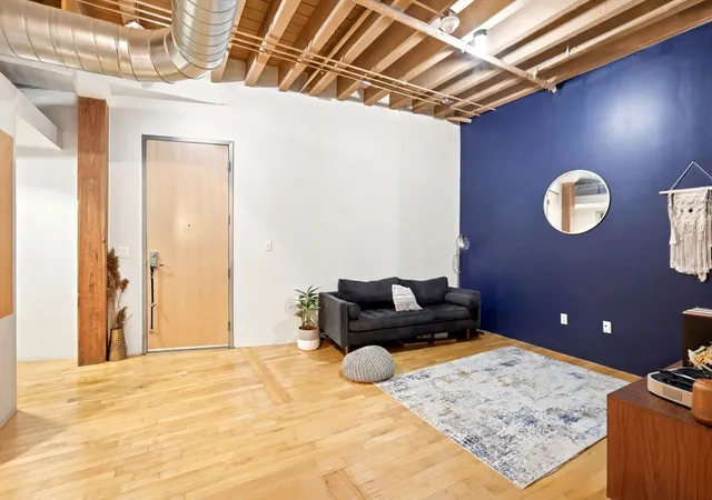 4th image of 111 Beach St #3B, Boston, MA 02111 | MLS# 73549409