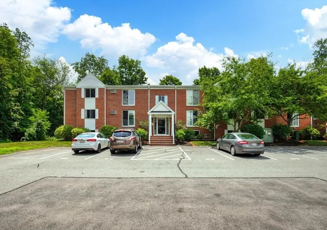 image of 7 Birchwood Pointe, Amesbury, MA 01913