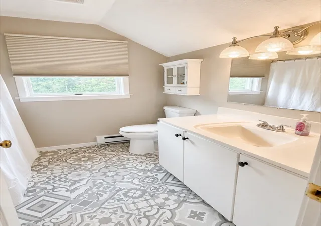 2nd image of 62 Laurel St, Greenfield, MA 01301
