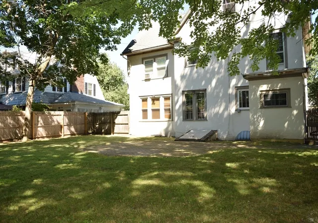 Photo 3 of Sale Pending at 33 Stratford Ter, Springfield, MA 01108 | MLS# 73535937 | Listing updated on 2026-07-02