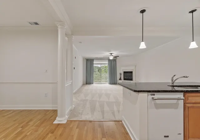 4th image of 1313 Emerald Ct #1313, Tewksbury, MA 01876 | MLS# 73553840