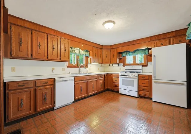5th image of 158 High Street, Mansfield, MA 02048 | MLS# 73537277