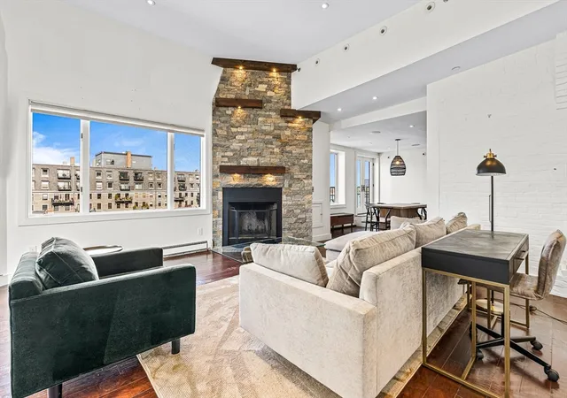 Listing Photo 4 - Condo for sale in building located at 33 Commercial Wharf, Boston, MA 02110 - Unit #52