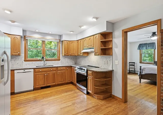 4th image of 232 Gold St, Belchertown, MA 01007 | MLS# 73560522