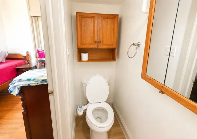 2nd image of 285 Lynn Shore Dr, Lynn, MA 01902