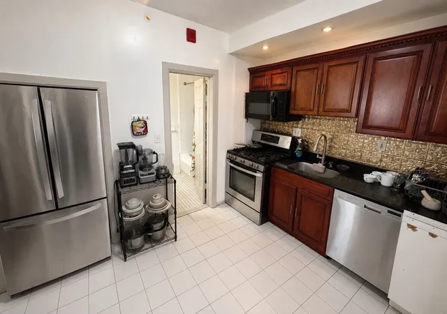 1st image of 285 Lynn Shore Dr #101, Lynn, MA 01902 | MLS# 73538018