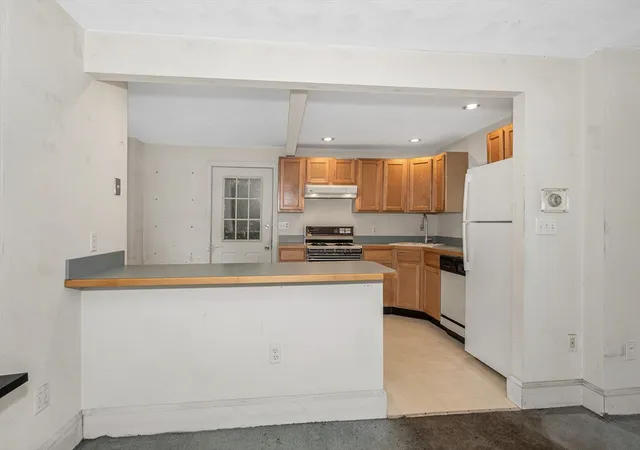 4th image of 2 Grove Pl, Melrose, MA 02176 | MLS# 73525160