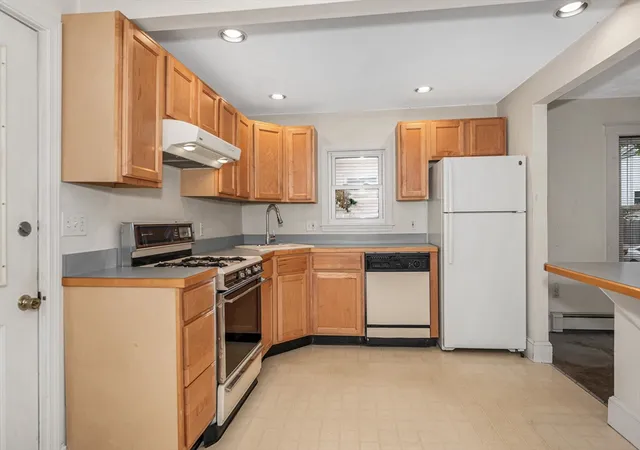 5th image of 2 Grove Pl, Melrose, MA 02176 | MLS# 73525160