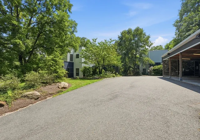 3rd image of 108 Grv St, Northampton, MA 01060