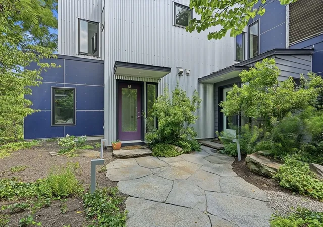 5th image of 108 Grv St, Northampton, MA 01060