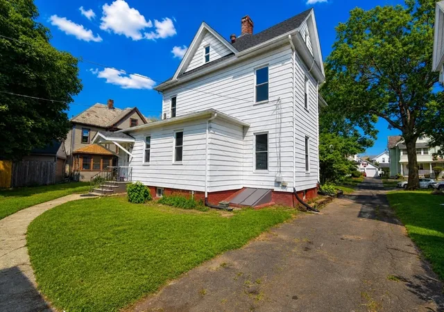 Photo 3 of Sale Pending at 30 Laurel St, Holyoke, MA 01040 | MLS# 73564968 | Listing updated on 2026-09-06