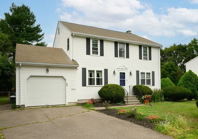Photo 3 of Single family home for sale at 17 Woodlawn Ave, Holbrook, MA 02343 | MLS# 73566135 | Listing updated on 2026-09-19