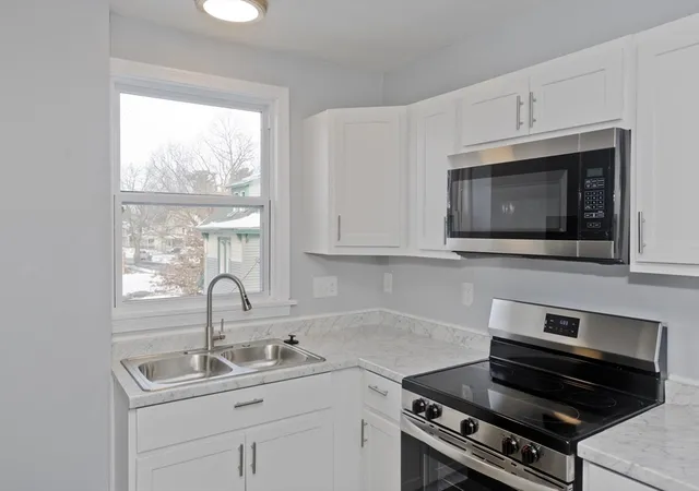 Listing Photo 4 - Condo for sale in building located at 64 Thompson St, Springfield, MA 01109