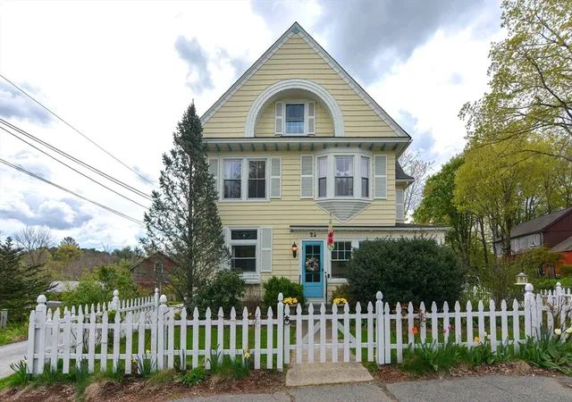 Homes for sale in Upton, MA | 24 Main St, Upton, MA 01568 | MLS# 73518303