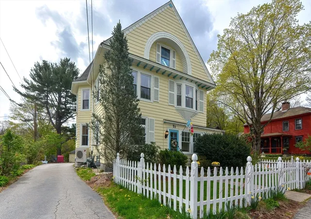 Homes for sale in Upton, MA | 24 Main St, Upton, MA 01568 | MLS# 73518303