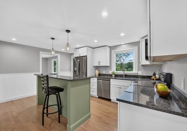 Homes for sale in Grafton, MA | 128 Providence Rd, Grafton, MA 01519 | MLS# 73538596