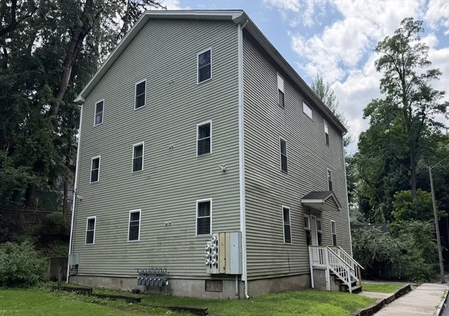 3rd image of 174 Locust St, Springfield, MA 01108 | MLS# 73561263