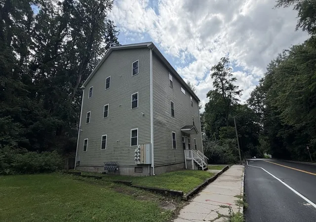4th image of 174 Locust St, Springfield, MA 01108 | MLS# 73561263
