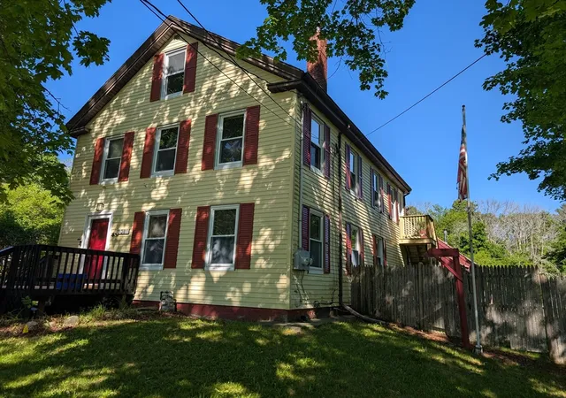 3rd image of 440 Old Somerset Ave, North Dighton, MA 02764 | MLS# 73529559