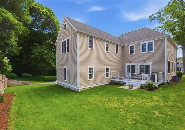 41st image of 7 Howe St, Hingham, MA 02043 | MLS# 73530131