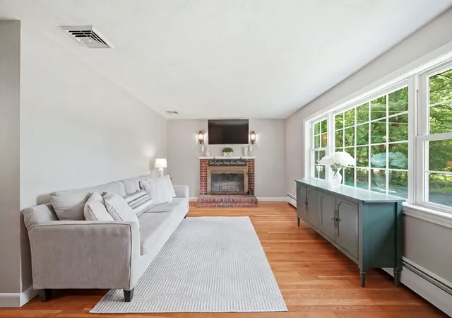 3rd image of 737 North St, Tewksbury, MA 01876 | MLS# 73555728