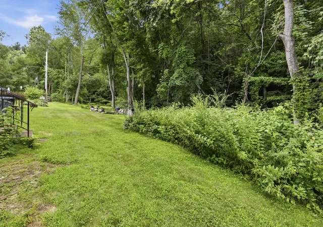 2nd image of 720 Russell Rd, Westfield, MA 01085