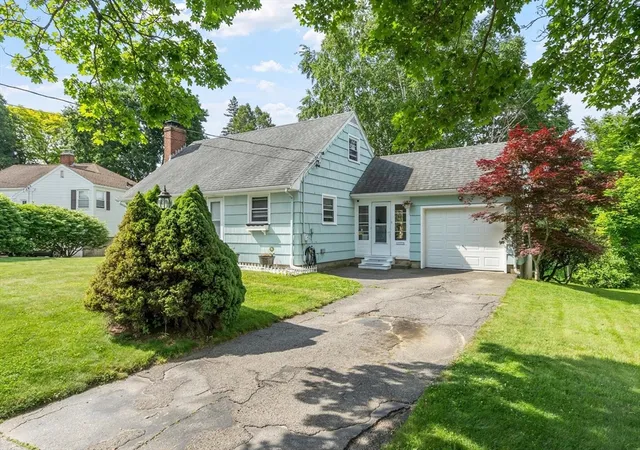 Photo 2 of Sale Pending at 4 Cranston St, Worcester, MA 01606 | MLS# 73534586 | Listing updated on 2026-09-05