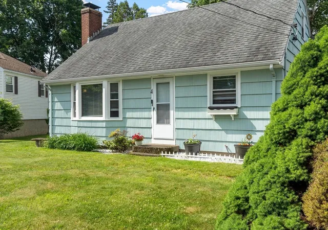 Photo 4 of Sale Pending at 4 Cranston St, Worcester, MA 01606 | MLS# 73534586 | Listing updated on 2026-09-05