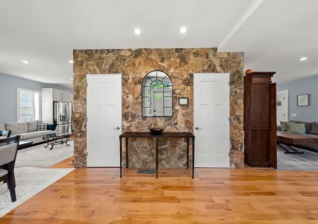2nd image of 199 Main St, Medway, MA 02053 | MLS# 73542151