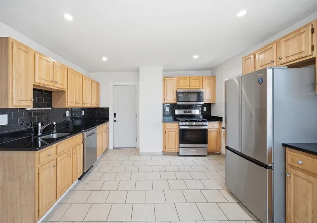 2nd image of 117 Quincy St #2, Quincy, MA 02169 | MLS# 73556824