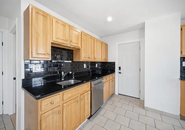 3rd image of 117 Quincy St #2, Quincy, MA 02169 | MLS# 73556824