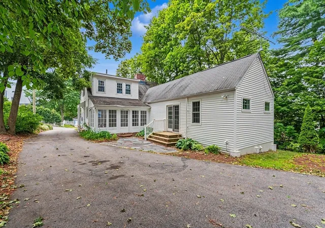 Photo 4 of Single family home for sale at 540 Concord St, Manchester, NH 03104 | MLS# 73556658 | Listing updated on 2026-09-09