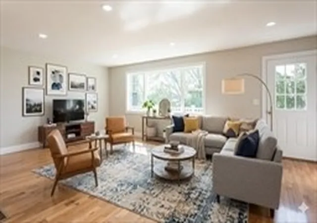 5th image of 579 Smt St, Fall River, MA 02724