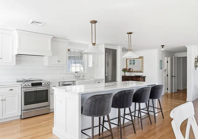 3rd image of 10 Boulder Glen Rd, Hingham, MA 02043 | MLS# 73534259