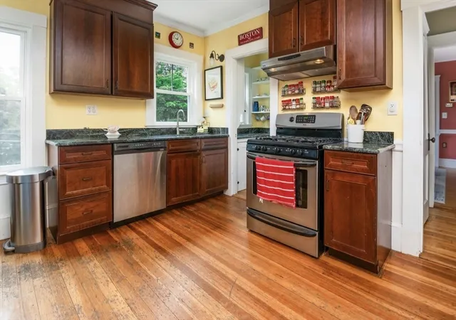 5th image of 322 Lagrange St #1, West Roxbury, MA 02132 | MLS# 73537257