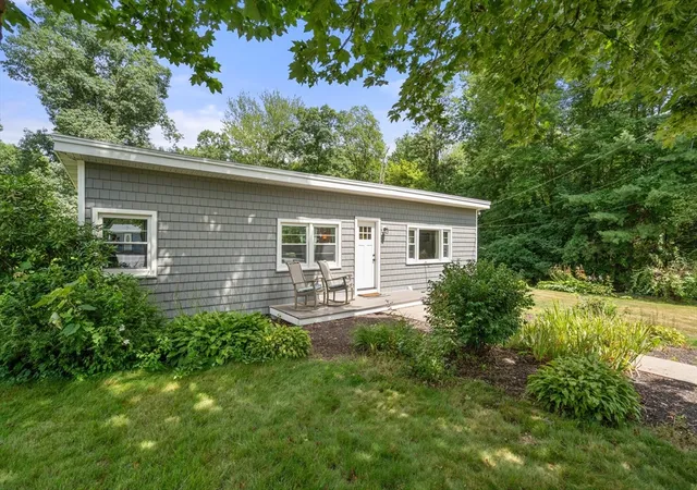 3rd image of 44 Susan Park Way, Uxbridge, MA 01569 | MLS# 73558385