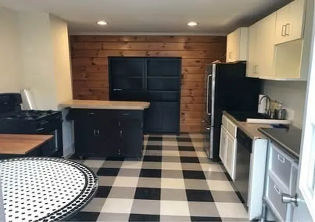 29th image of 8 Hawes St, Fitchburg, MA 01420 | MLS# 73555528